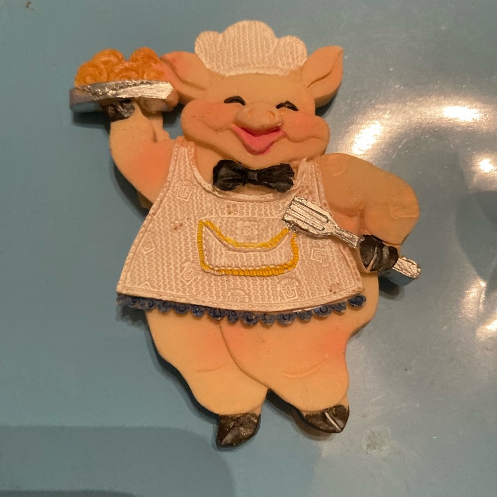 Pig cooks magnets make nice gift for pig lovers